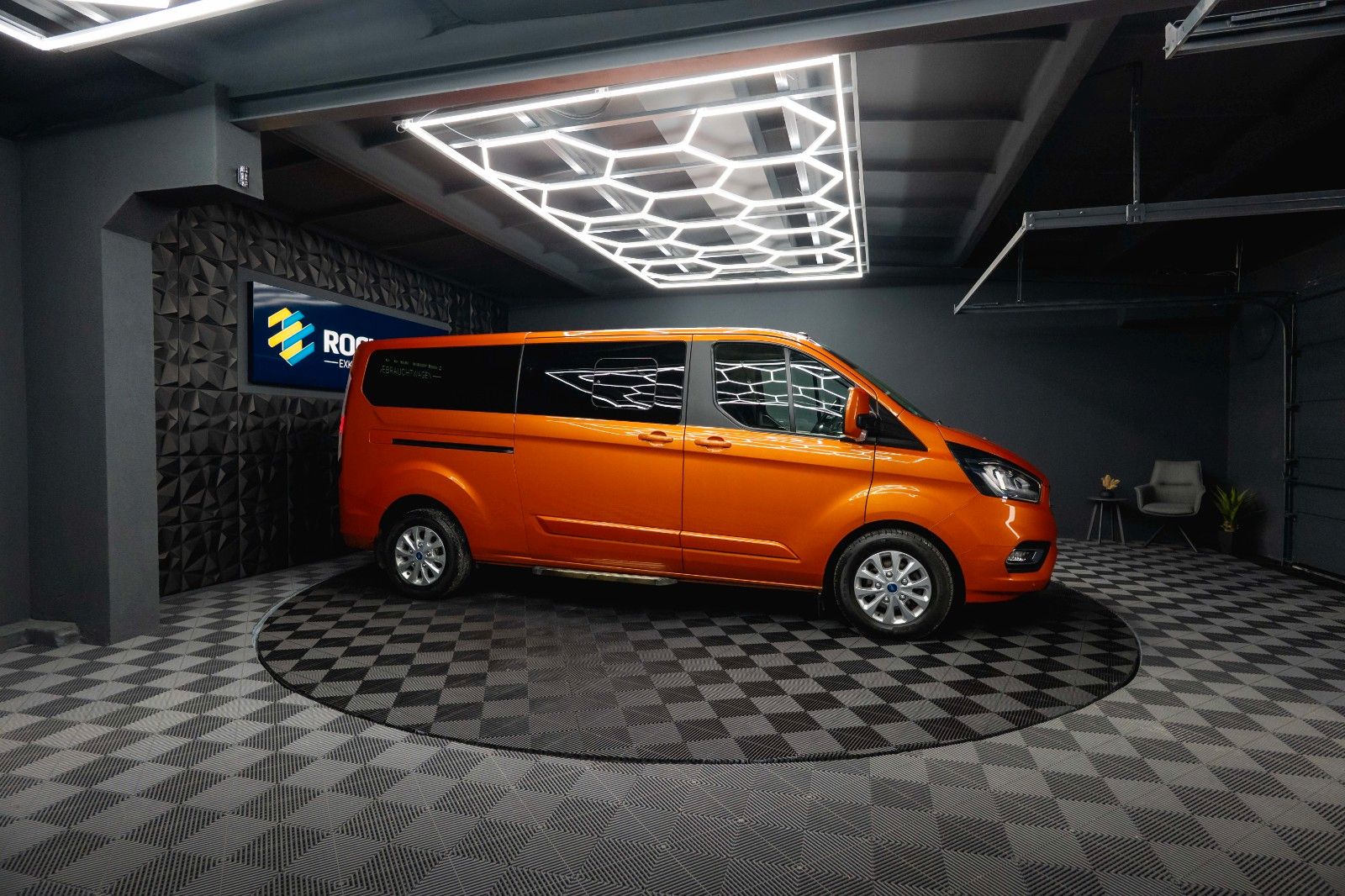 Fahrzeugabbildung Ford Tourneo Custom Kombi 320 L2 Trend Lang 9 Sitze