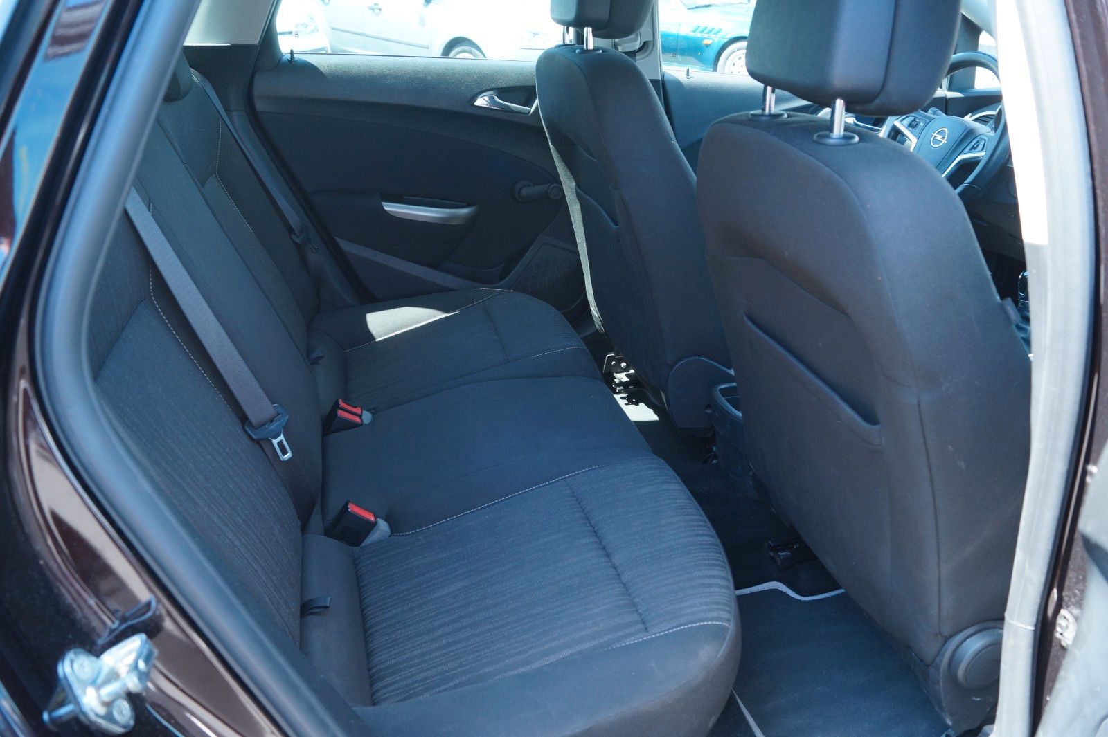 Fahrzeugabbildung Opel Astra J Sports Tourer Design Edition *1. Hand