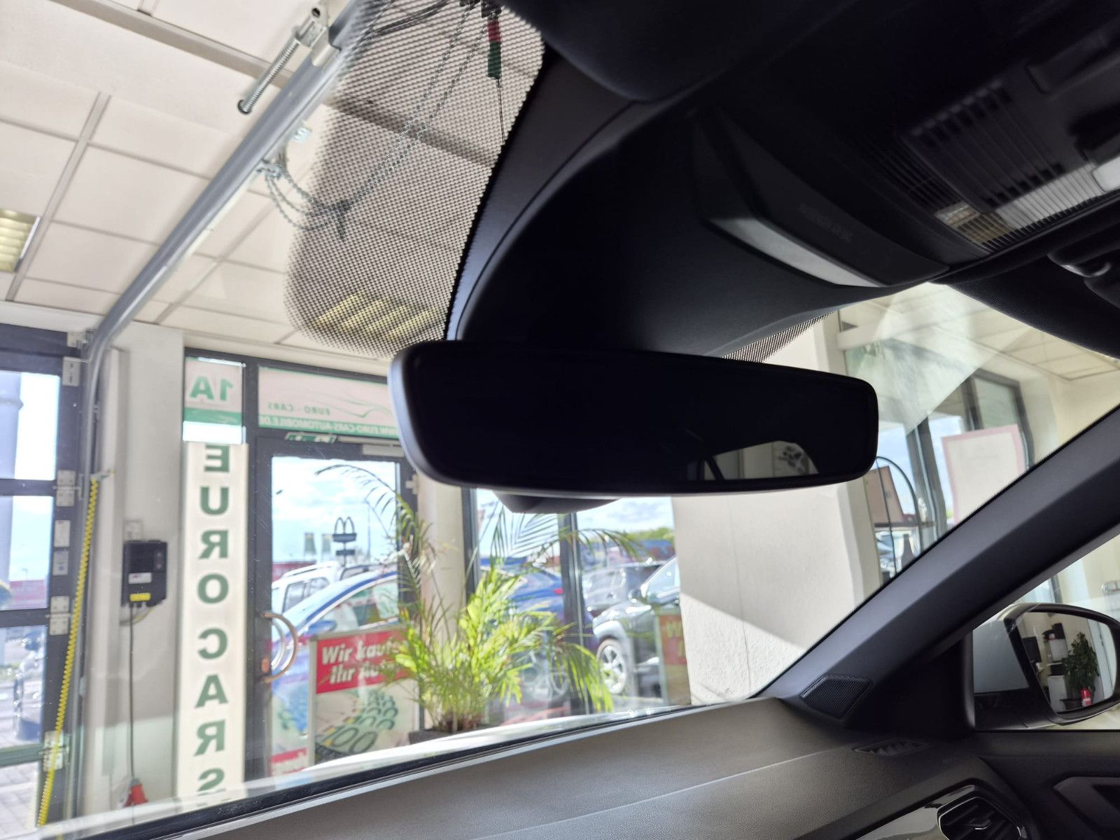 Fahrzeugabbildung Volkswagen T-Roc Sport 4Motion / LED / SCHECKHEFT