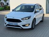 Ford Focus Turnier ST-Line Automatik Navi Bi-Xenon - Ford Focus Gebrauchtwagen in München