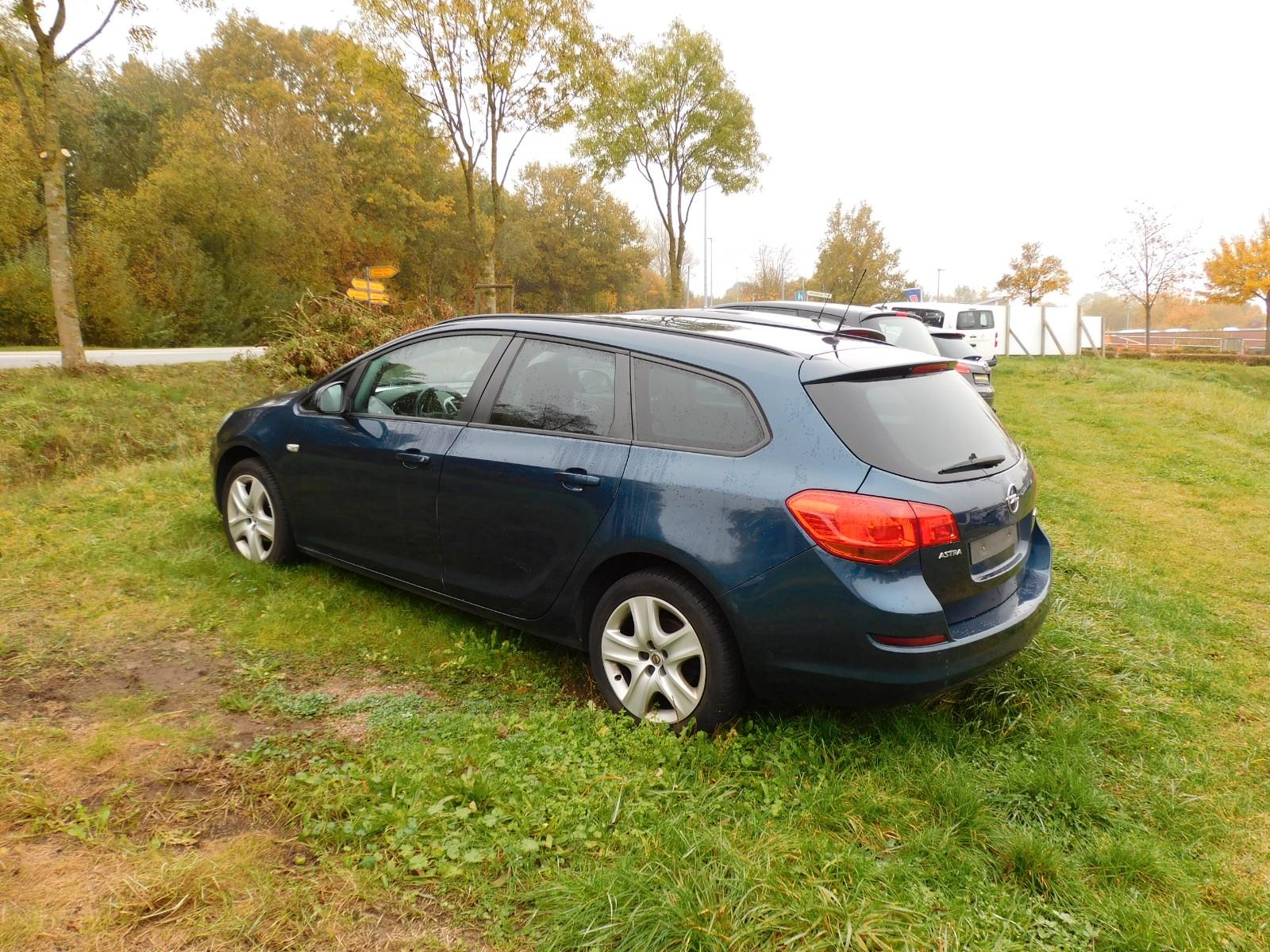 Opel Astra 2011 — engine 1.398 cm³, 101 HP (74kW)