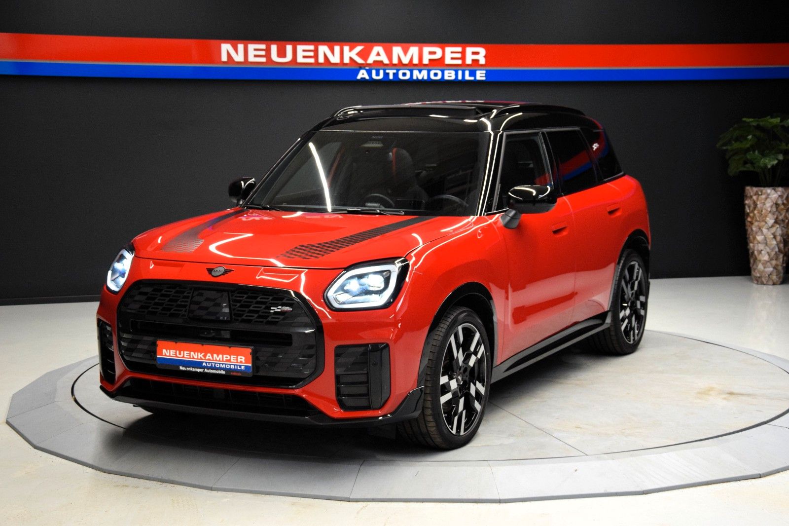 Fahrzeugabbildung MINI Countryman C John Cooper Works Trim L-Paket Pano