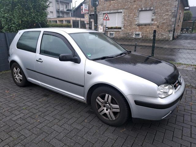 Volkswagen Golf 4 mit TÜV AHK