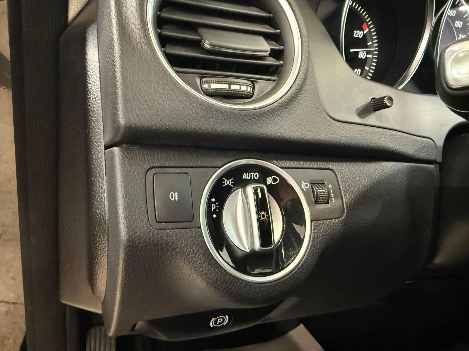 Mercedes-Benz C 180 T CGI BlueEfficiency*Navi*Spiegel-Paket*