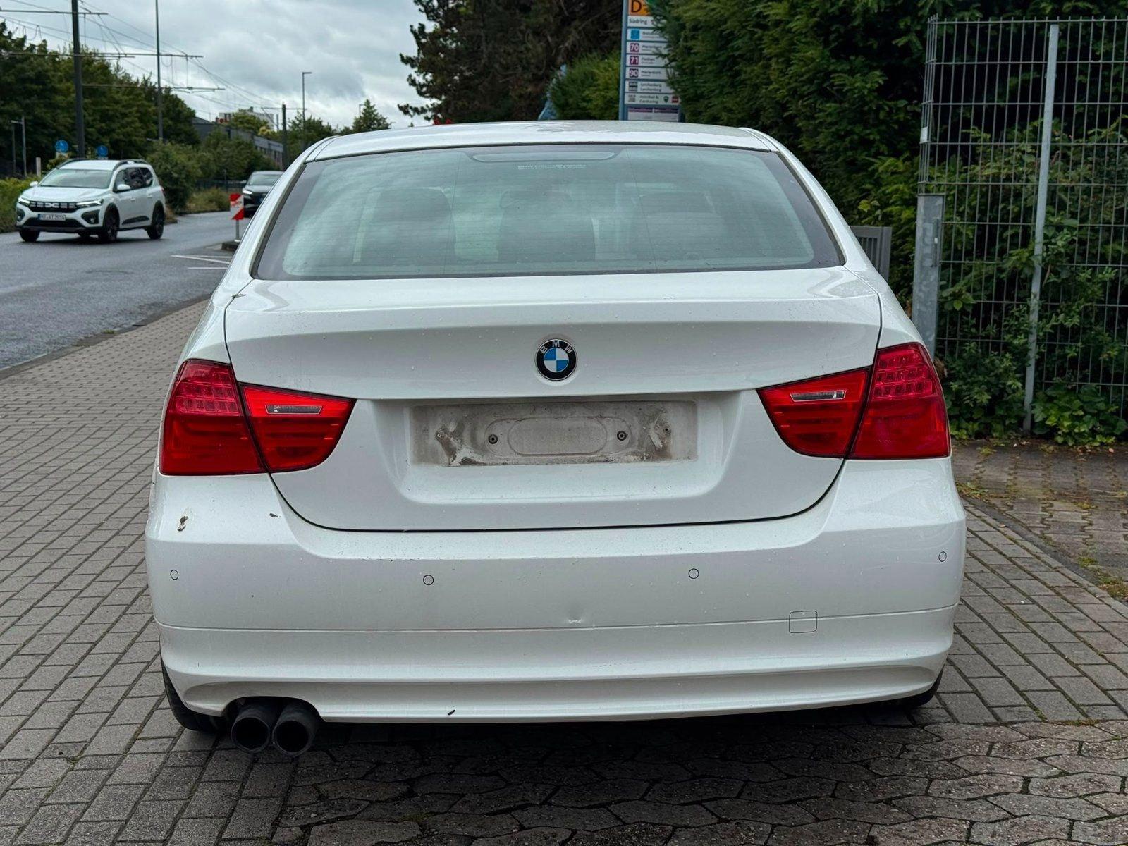 BMW 325d ConnectedDrive | 3.0 Diesel 204ch | BVM | GPS | Bluetooth | Bi-Xénon | Volant M | Clim Auto | PDC AR | Régulateur | Jantes 17"