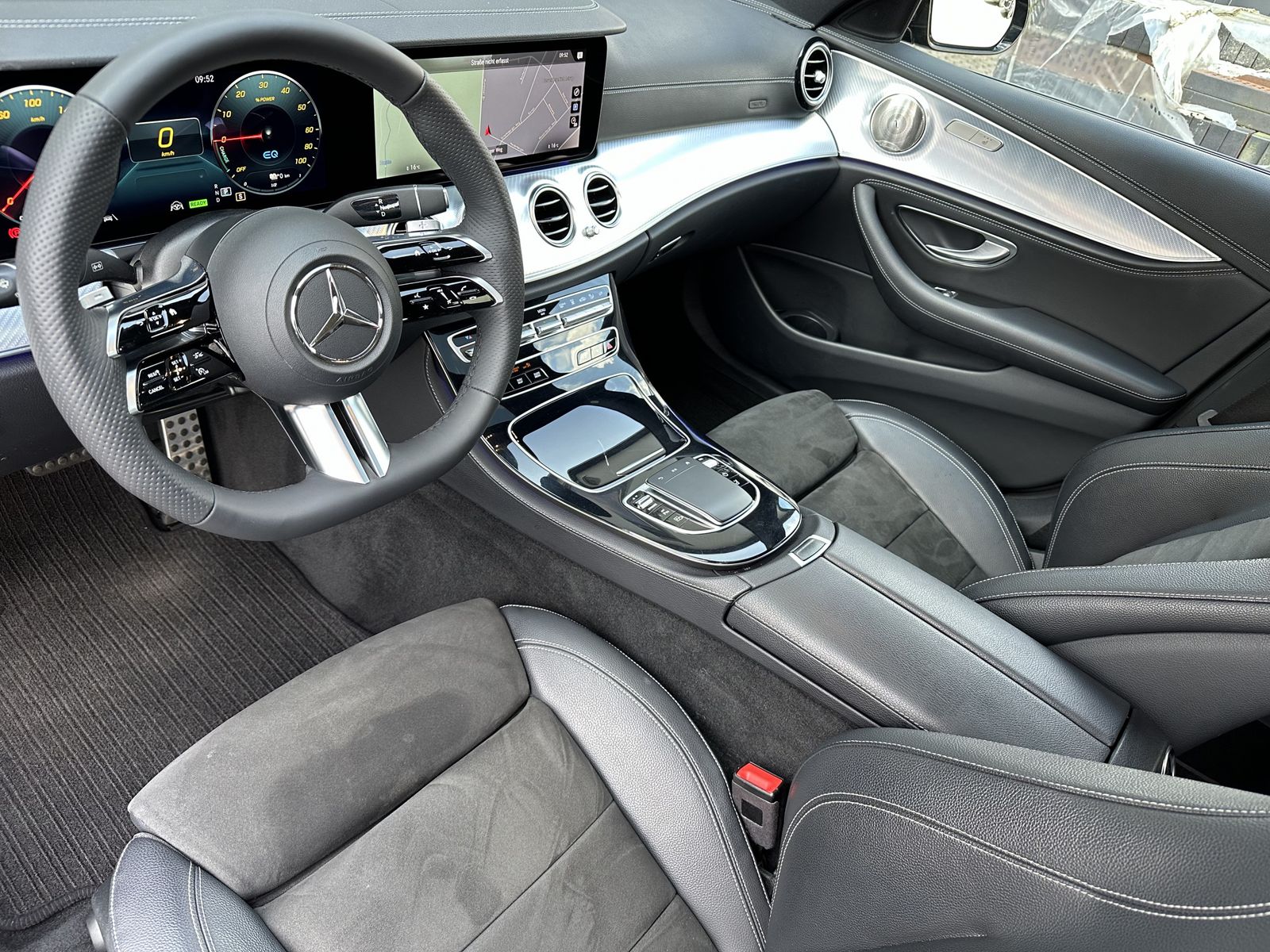 Fahrzeugabbildung Mercedes-Benz E 300de T 4Matic AMG-Line NAV+LED+AHK+PANO+WIDE