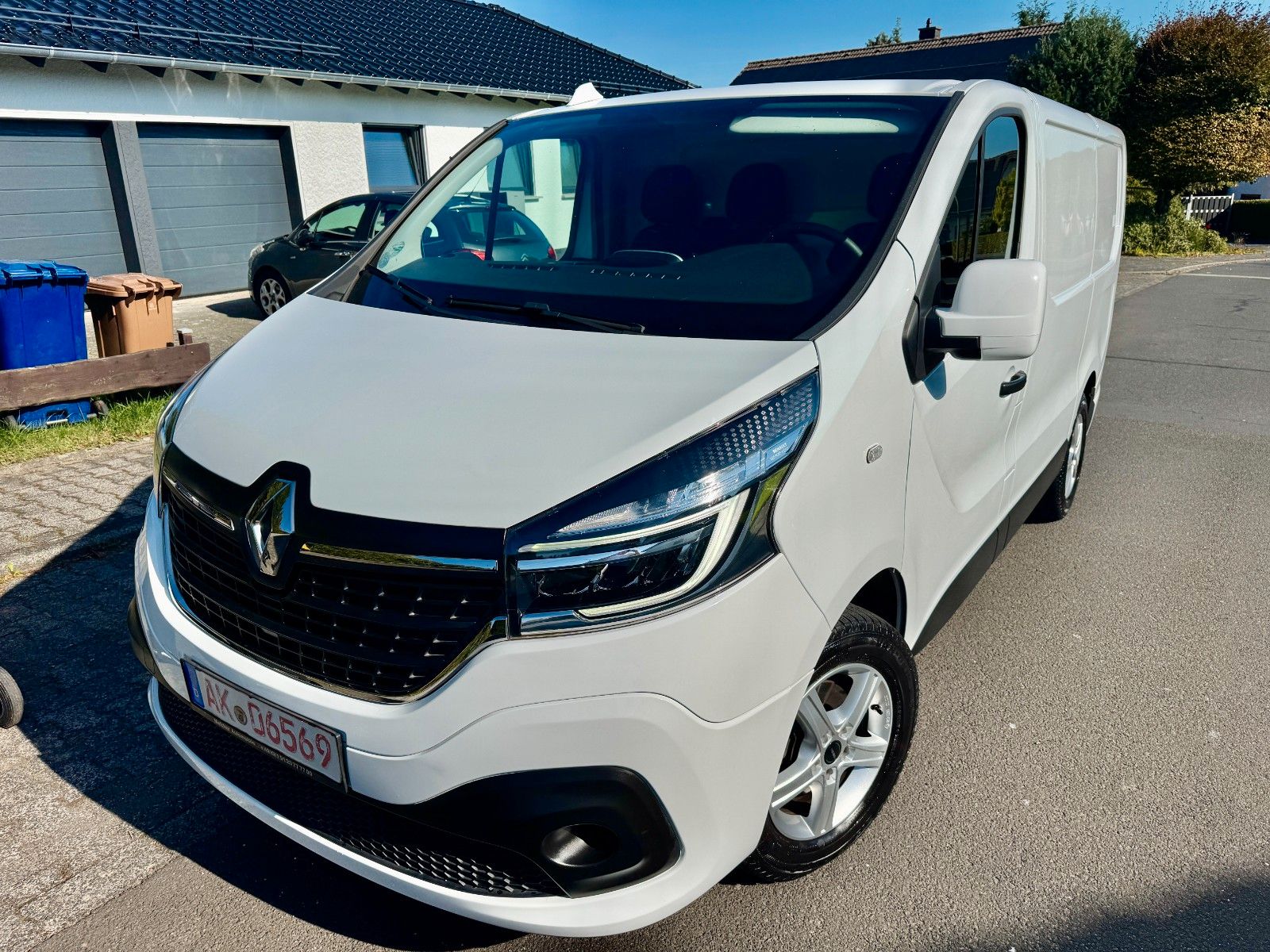 Renault Trafic Kasten L1H1 3,0t Komfort+NAVI+AHK+PDC+LED