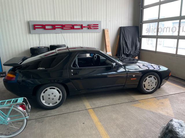 Porsche 928 S4