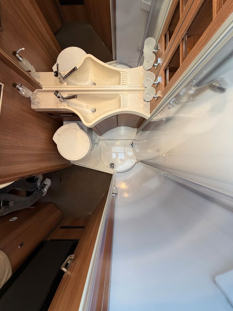 Fahrzeugabbildung Carthago C2-tourer I 143 KB-LE comfort Mercedes