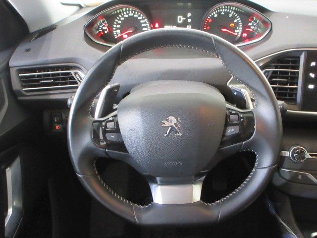 Fahrzeugabbildung Peugeot 308 Active 1.2T NAVI/LED/PDC/ALU/TEMPOMAT