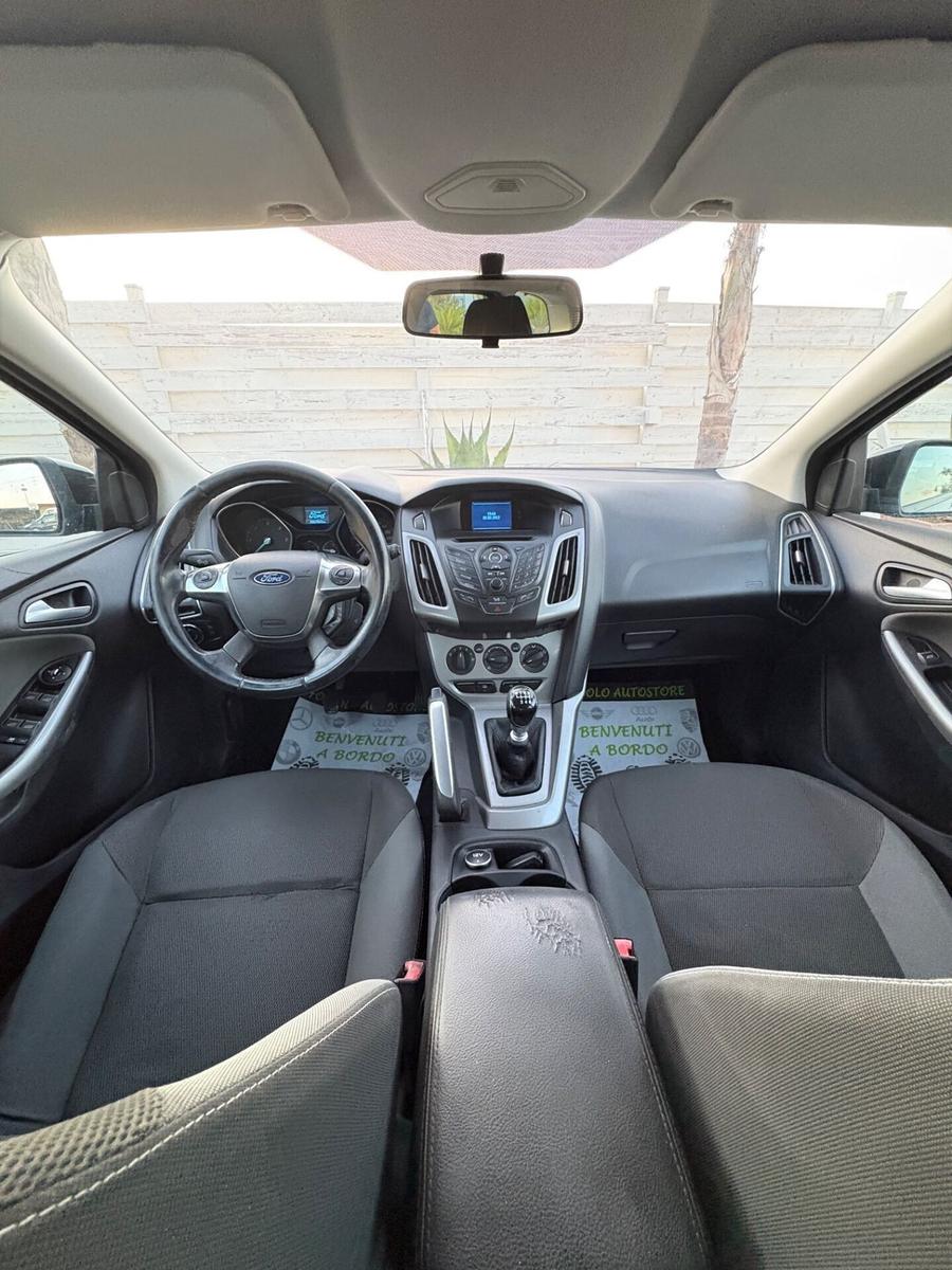 Ford Focus 2012 — photo 12