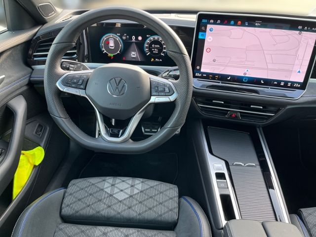 Fahrzeugabbildung Volkswagen Passat Variant 2.0 TDI DSG R-Line AHK NAV HARMAN