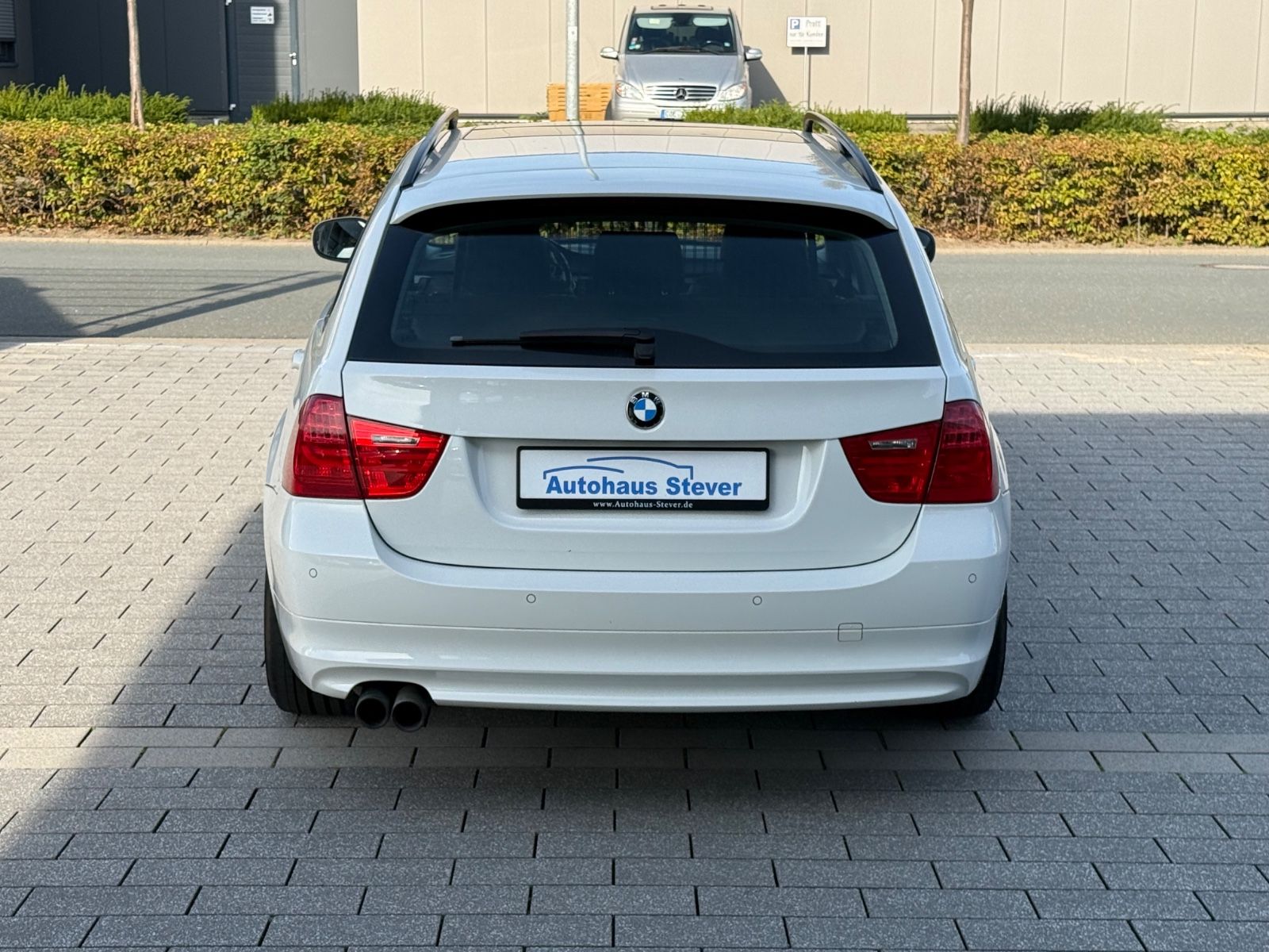 Fahrzeugabbildung BMW 325 i Touring PANO KLIMAAUTO XENON WINTERRÄDER