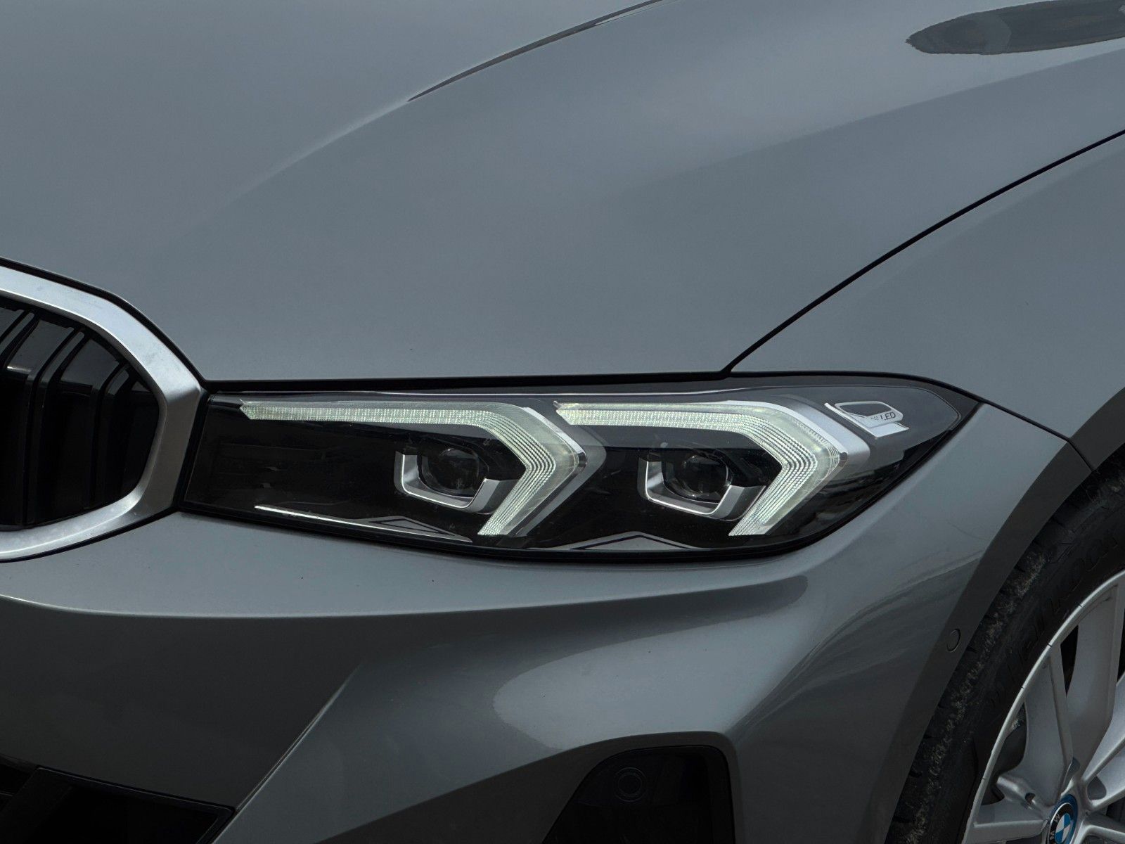 Fahrzeugabbildung BMW 330e Touring ACC HuD HiFi CAM 3Z-Klima CarPlay