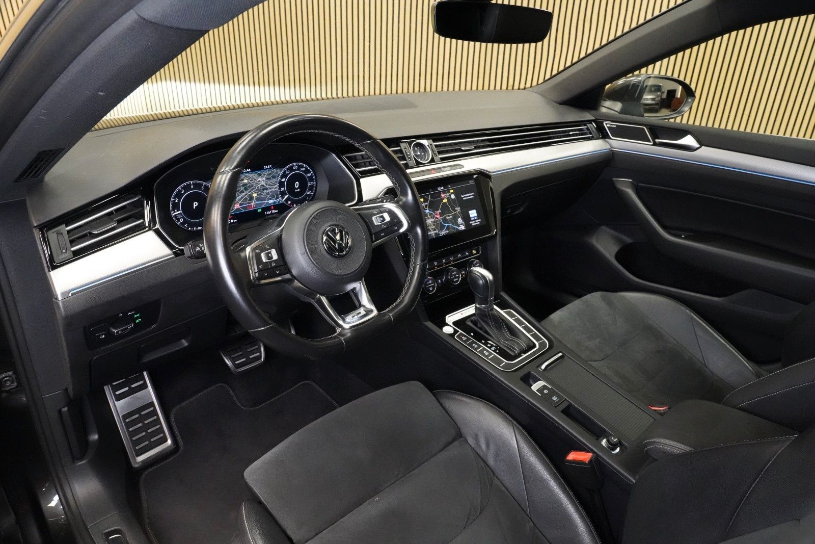 Volkswagen Arteon 2.0 TSI R-Line 4Motion PANO STANDHZ ACC foto 8