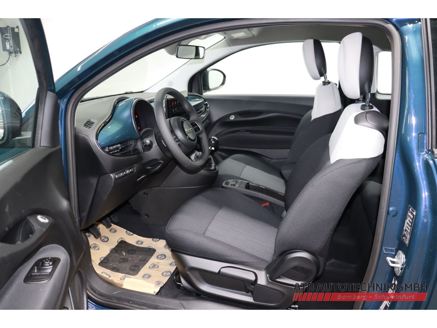 Fahrzeugabbildung Fiat 500 ICON + Komfortpaket Hybrid 1.0l PDC Rückfahr