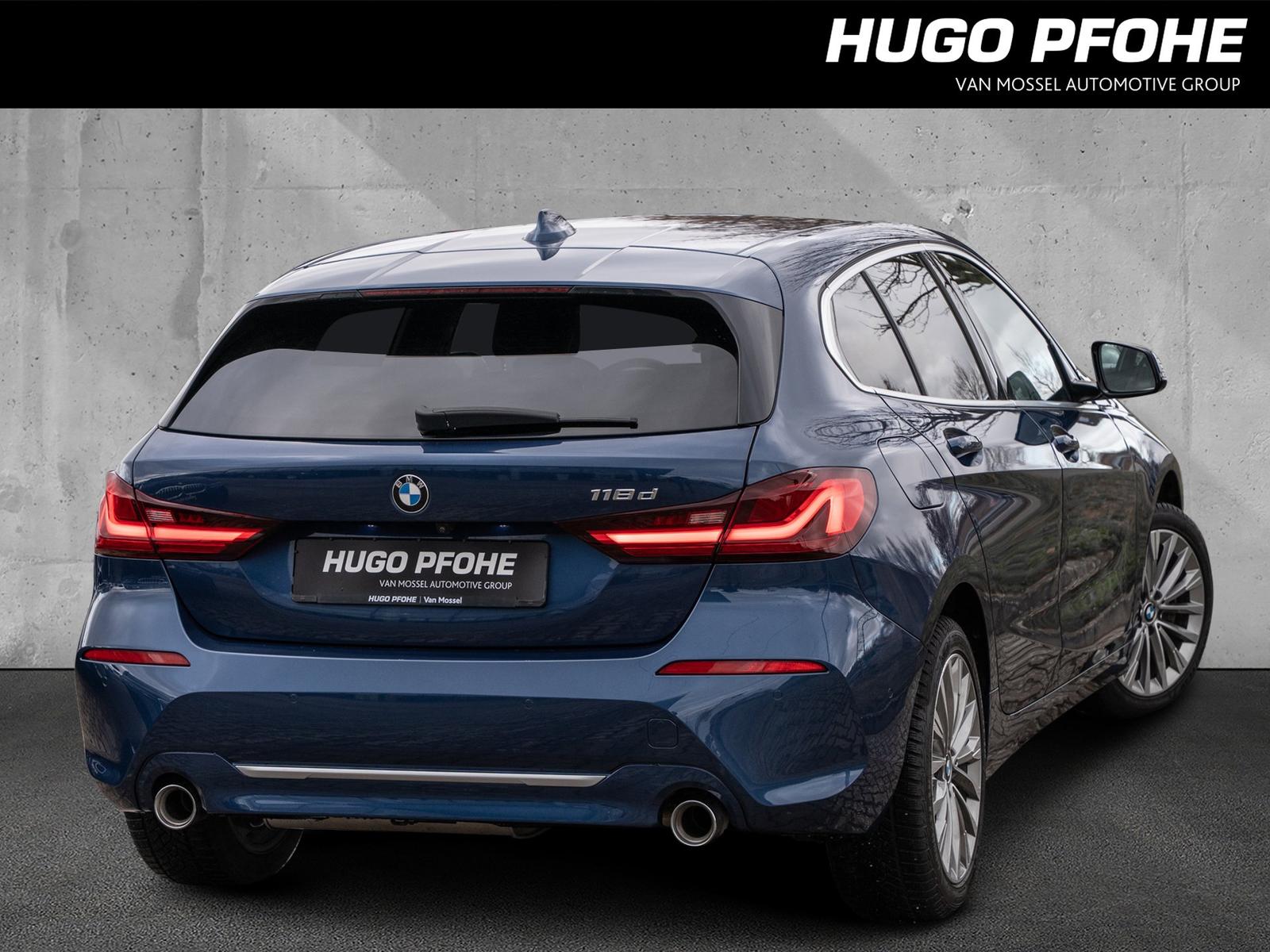 BMW 118d Luxury Line . ACC