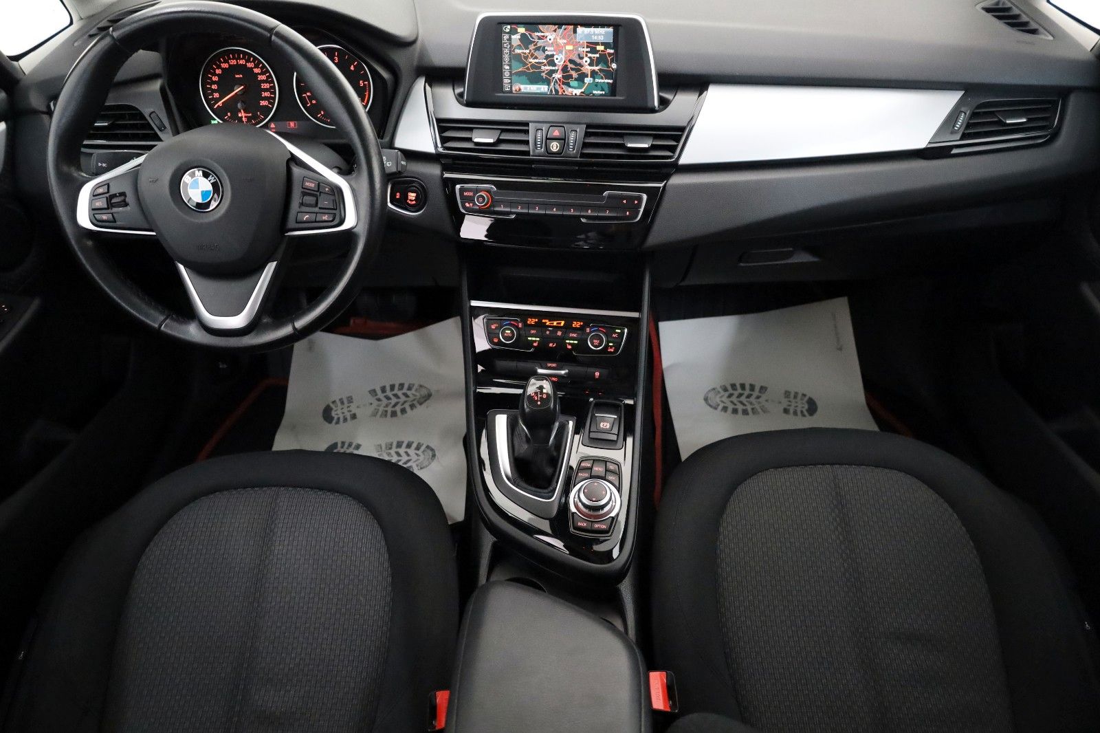 Fahrzeugabbildung BMW 218dA Active Tourer  Navi,LED,SH,PDC,SR+WR