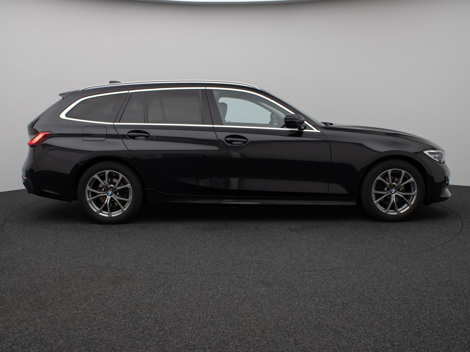 Fahrzeugabbildung BMW 320d SportLine Panorama DAB HiFi Stop&Go Komfort