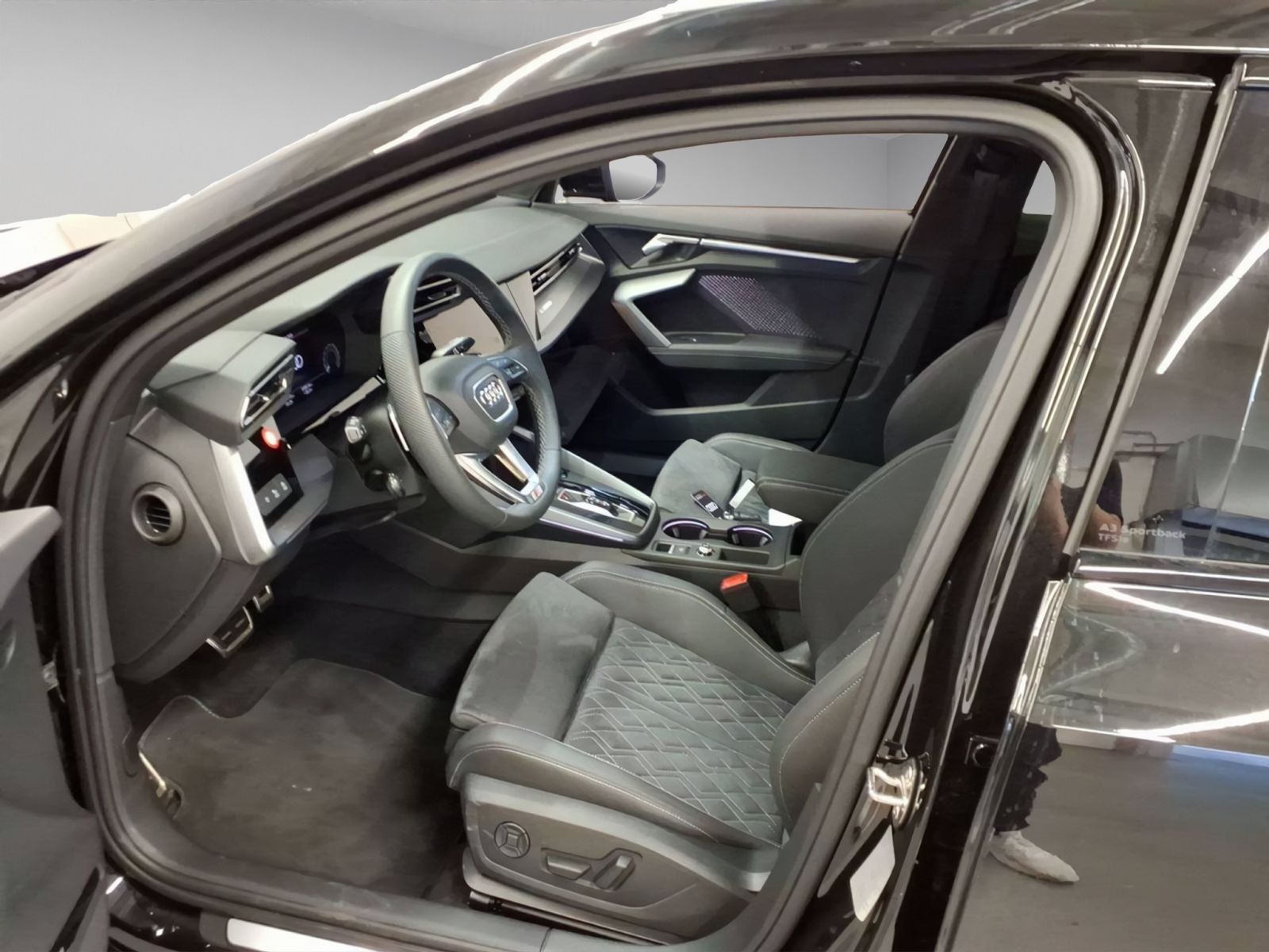 Audi A3 SB 45 TFSIe S line LED SONOS HuD Carplay 360° imagem 3