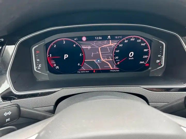 VW Passat Virtuelle SPORT/NAVI/R,KAMERA/Massagesitz