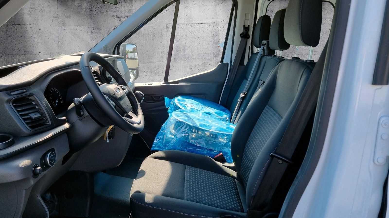 Fahrzeugabbildung Ford Transit Pritsche Plane Spriegel 350 L3