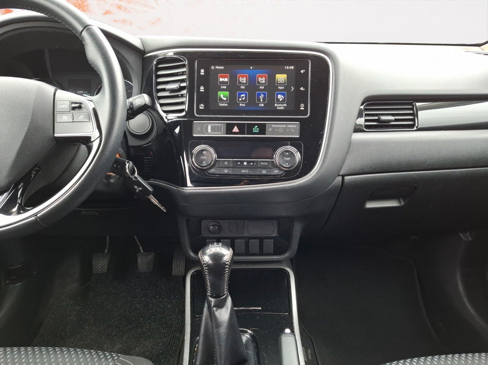 Fahrzeugabbildung Mitsubishi Outlander Active 2WD! PDC ! AHK ! Navi ! Kamera!