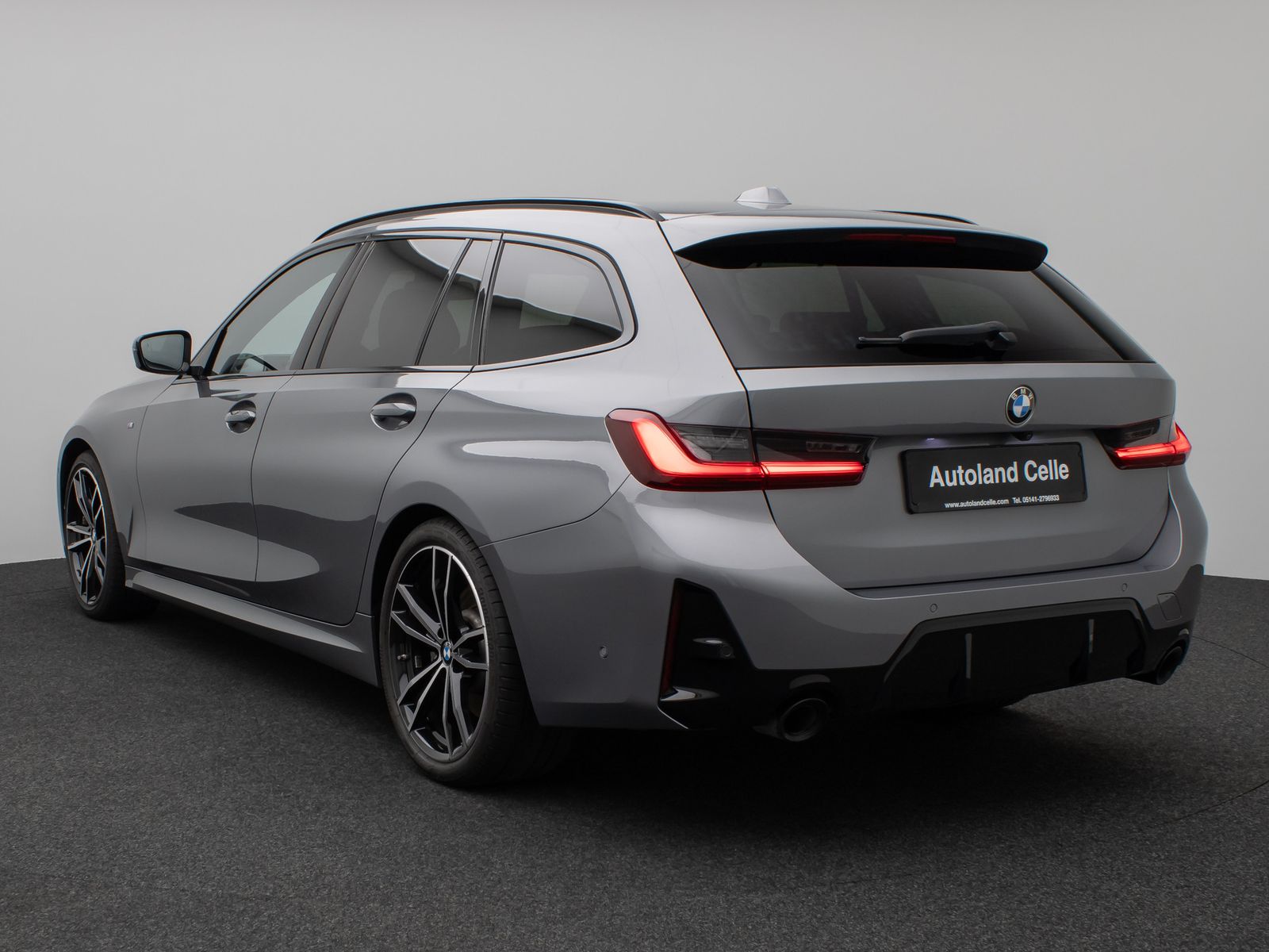 Fahrzeugabbildung BMW 330i  M Sport Panorama 360° HUD DAB H/K 19Zoll