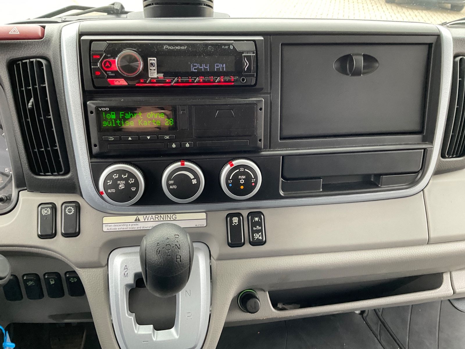 Fahrzeugabbildung Mitsubishi Fuso Canter,Abschleppbrille,Fahrzeugplateau