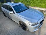 BMW 535d xDrive Touring - SHZ,ACC,HUD, Austauschmoto - silberne BMW 535