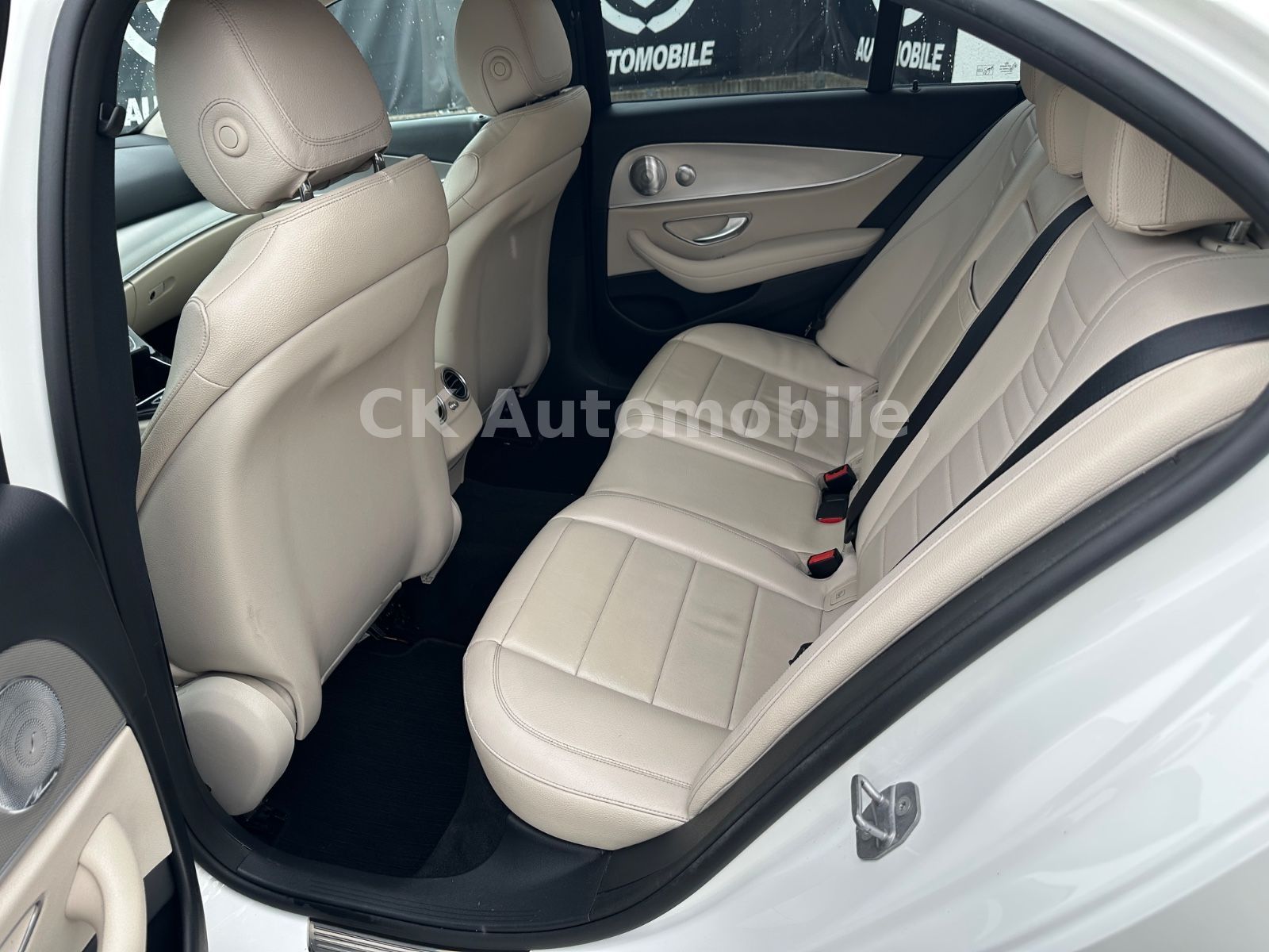 Fahrzeugabbildung Mercedes-Benz E 300 Lim. AMG-Line/Navi/Leder/Kamera/Burmester