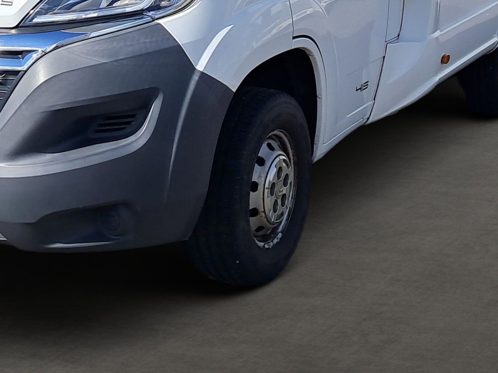 Fahrzeugabbildung P.L.A. M Klasse PLA 4 Fahrradträger, Sat-Antenne, Marki