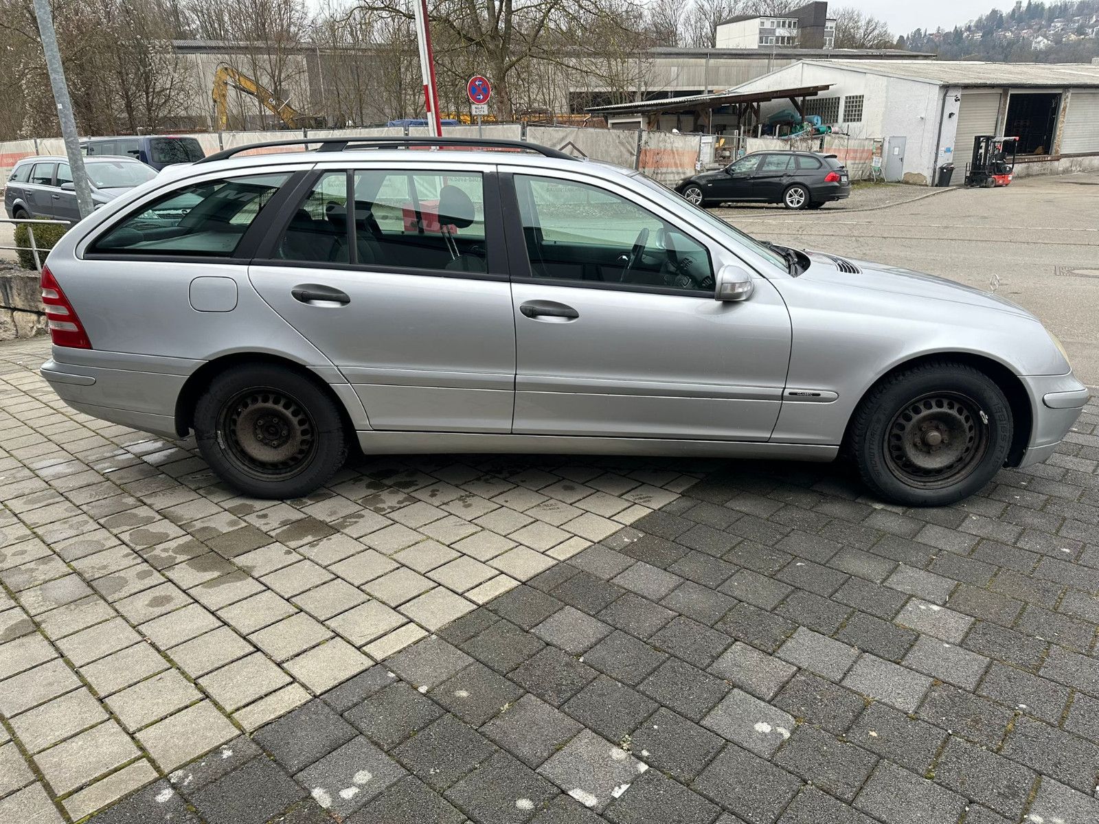 Fahrzeugabbildung Mercedes-Benz C 180 T KOMPRES*SCHIEBEDACH*KLIMA*SH*ALARM*TEMPO