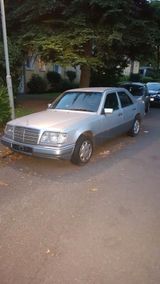 Mercedes-Benz E220 W124 - Mercedes-Benz E 220: W124