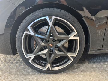 Fahrzeugverkauf 29 Cupra Leon 2.0 TSI 221 kW VZ Tribe Ed Pano*Sennheiser