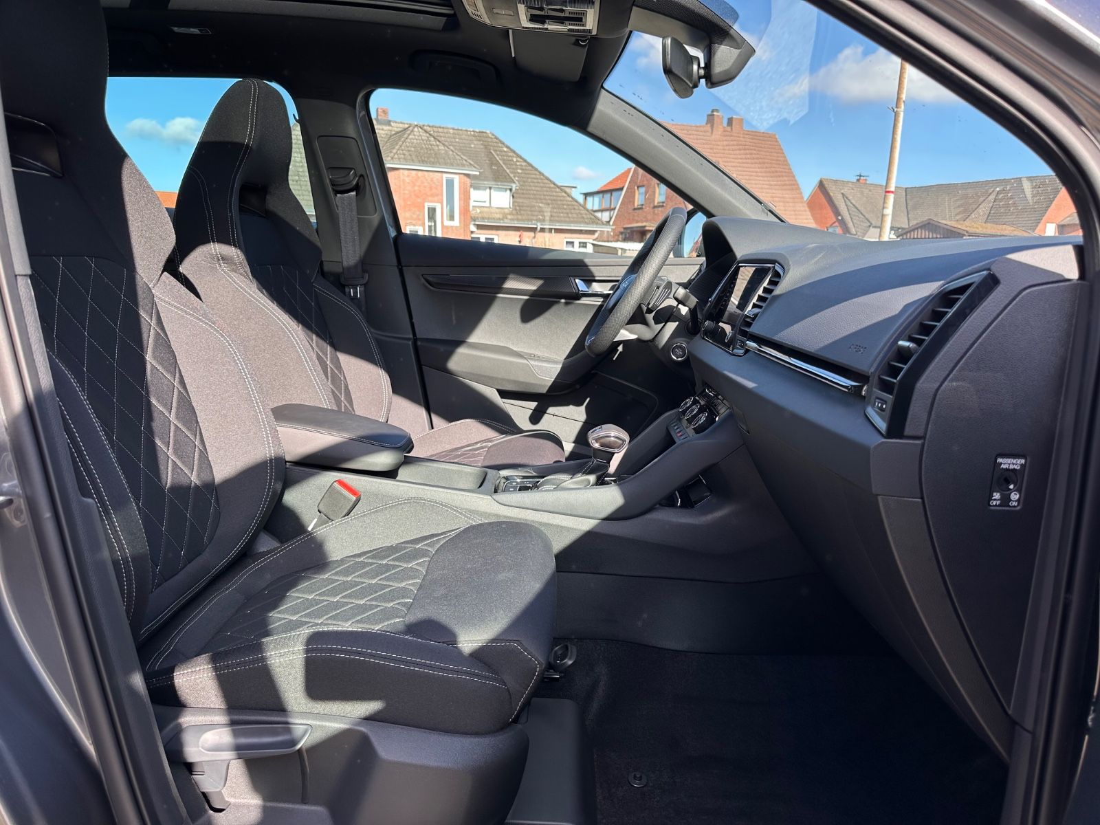 Fahrzeugabbildung SKODA Karoq Sportline 1.5 TSI DSG MATRIX/AHK/ACC/Navi