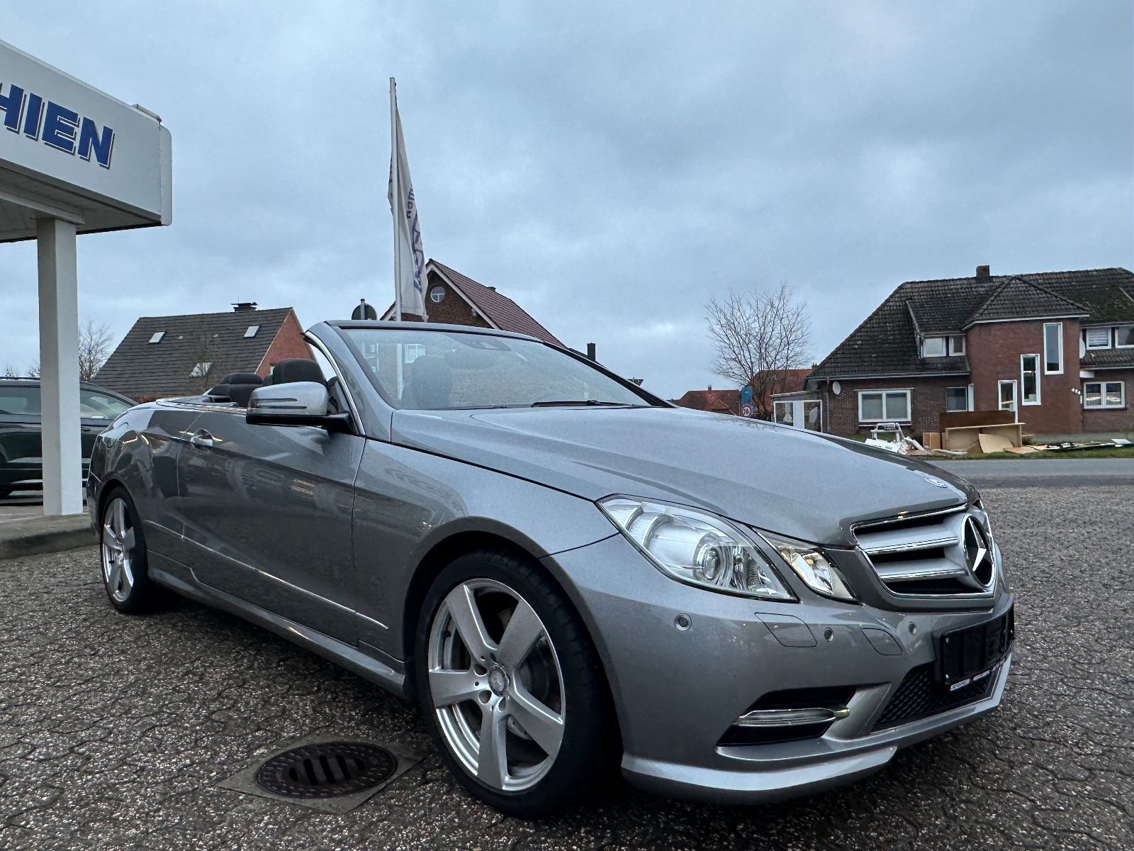 Fahrzeugabbildung Mercedes-Benz E 220 CDI Cabrio AMG BiXenon/AirScarf/Navi/Leder