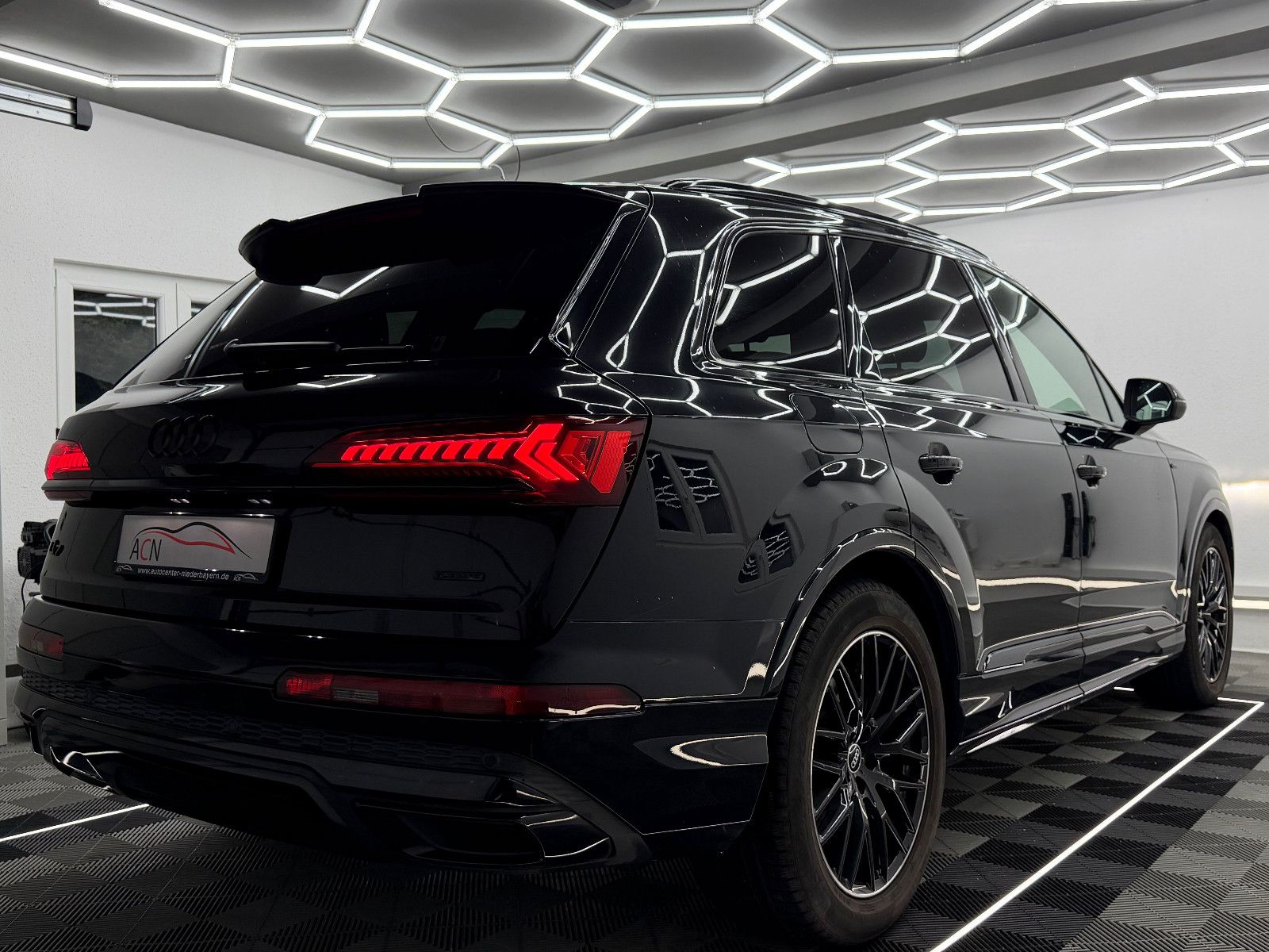 Fahrzeugabbildung Audi Q7 50 TDI Quattro S LINE/BOSE/MEMORY/HuD/7-SITZE