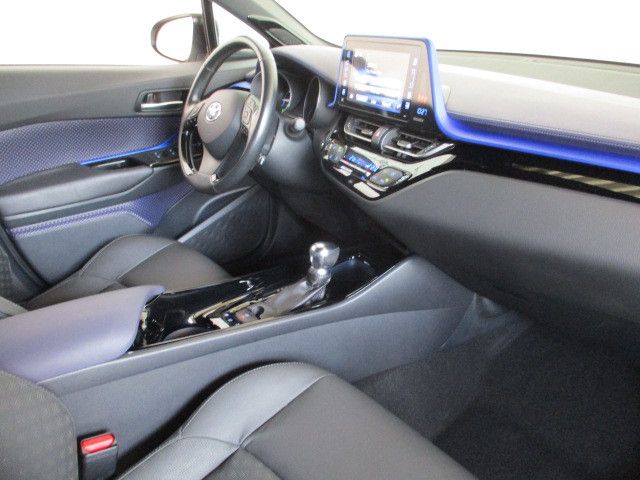 Fahrzeugabbildung Toyota C-HR Hybrid Style Selection