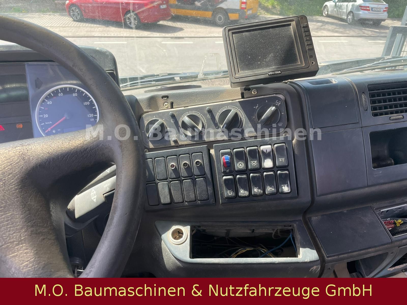 Fahrzeugabbildung MAN TGA 26.413 FNLC /  6x2 BL / AC / Euro 3 /