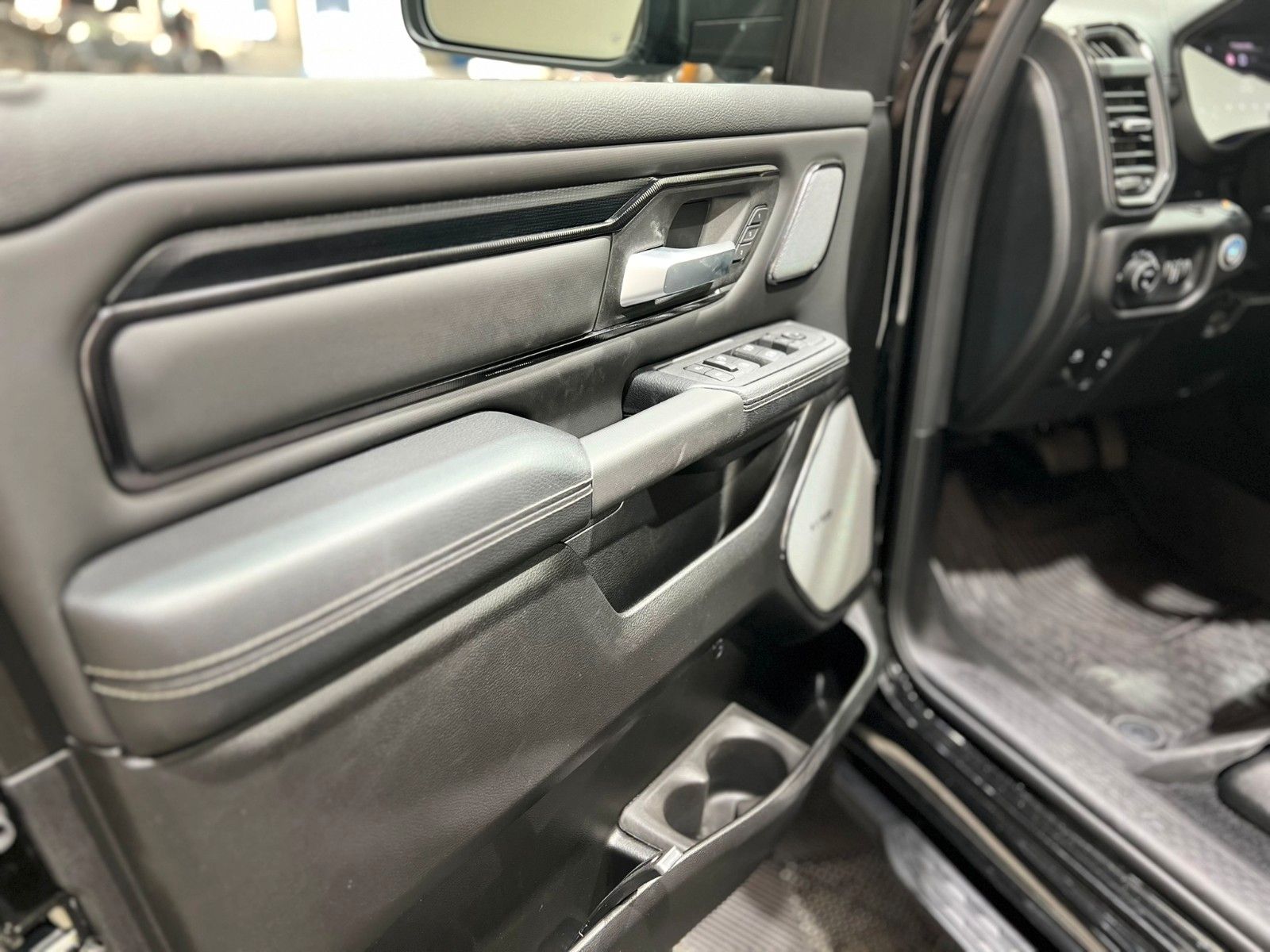 Fahrzeugabbildung Dodge RAM 1500 Rebel Night Premium 3.0L MY25 RTR Umbau