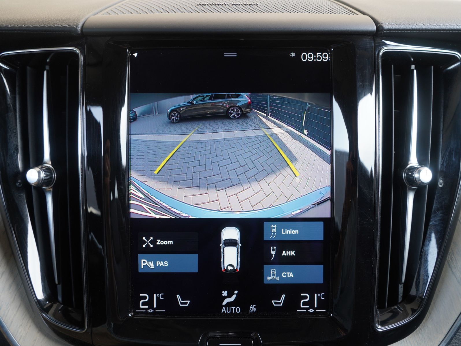 Fahrzeugabbildung Volvo XC60 B4 D Inscription XENIUM/INTELLISAFE/AHK