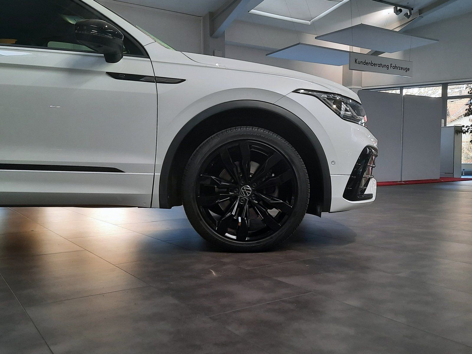 Fahrzeugabbildung Volkswagen Tiguan Allspace R-Line TDI 4M *Standhzg*Panodach