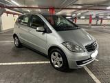 Mercedes-Benz A 150 BlueEFFICIENCY 1.HAND~KLIMAA~SHZ~8FACH~ - Mercedes-Benz A 150 in Wiesbaden