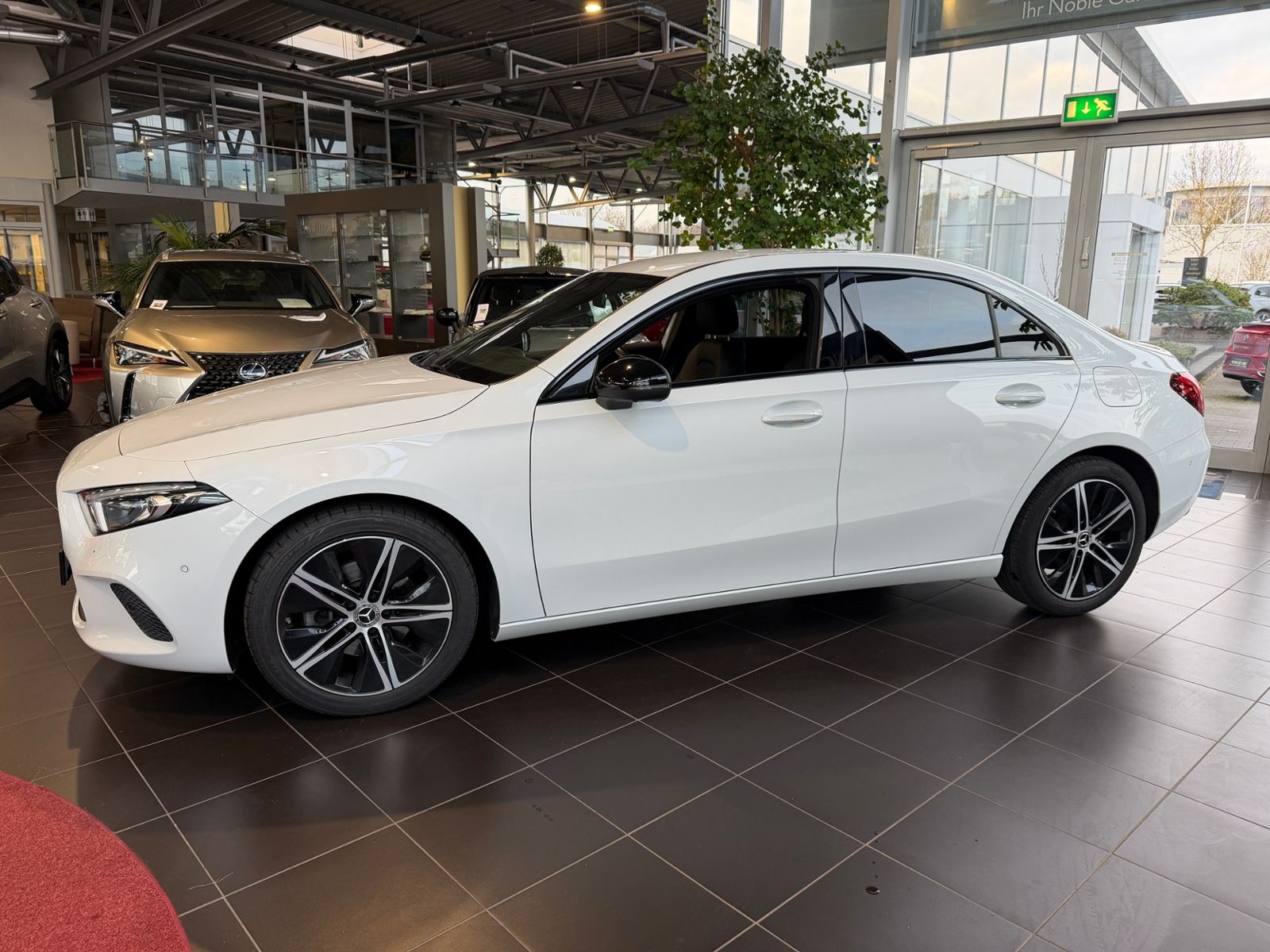 Fahrzeugabbildung Mercedes-Benz A 200 Limousine Progressive NIGHT 360° DIST