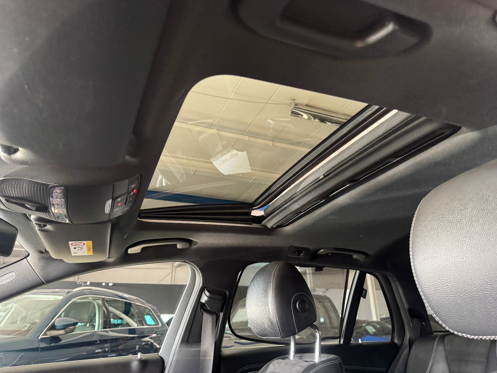 Fahrzeugabbildung Mercedes-Benz E 250 T 9GT 2X AMG LINE DISTRONIC MEMORY 20 ZOLL