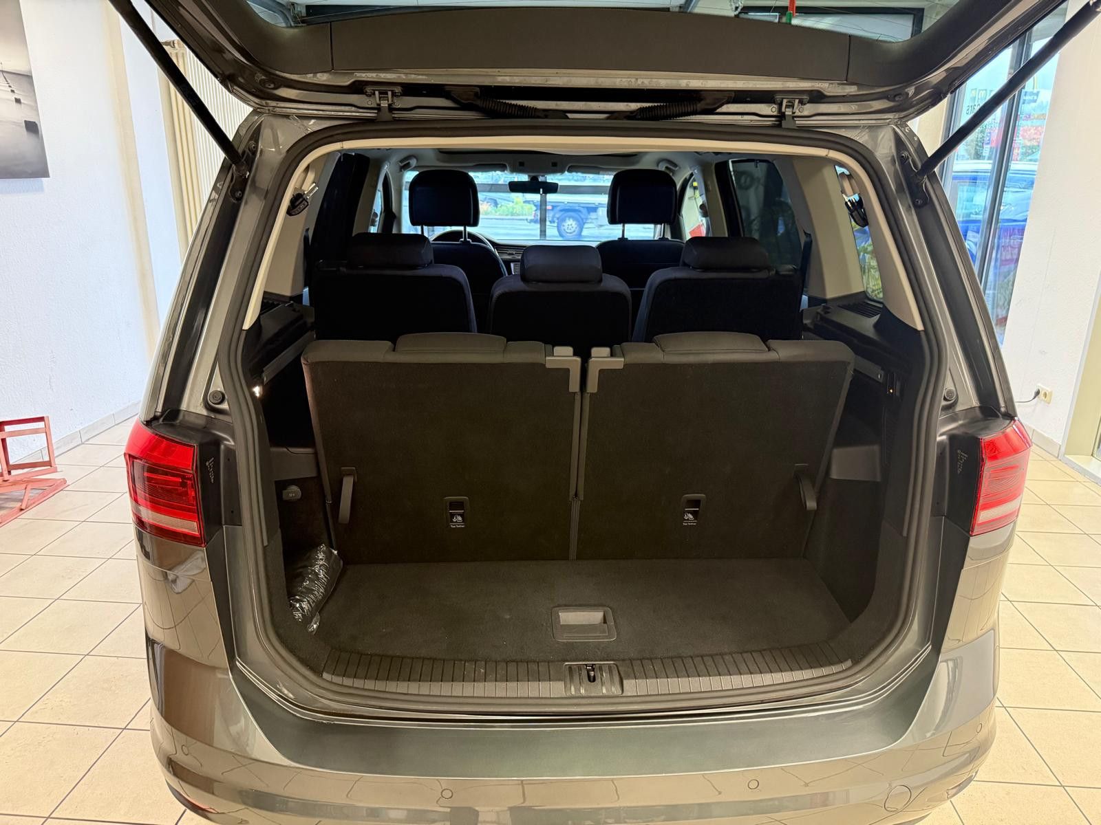 Fahrzeugabbildung Volkswagen Touran Comfortline BMT 7.SITZER/ SCHECKHEFT/ AHK