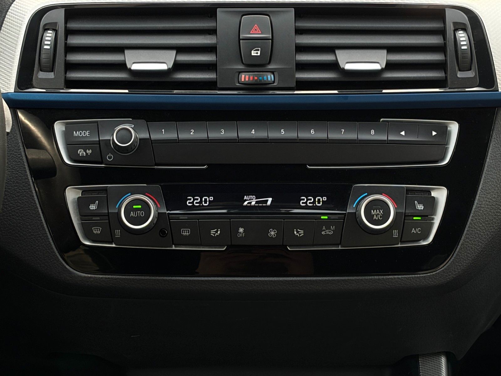 Fahrzeugabbildung BMW 120i M Sport Shadow Aut. SHZ PDC LED Navi TEMP