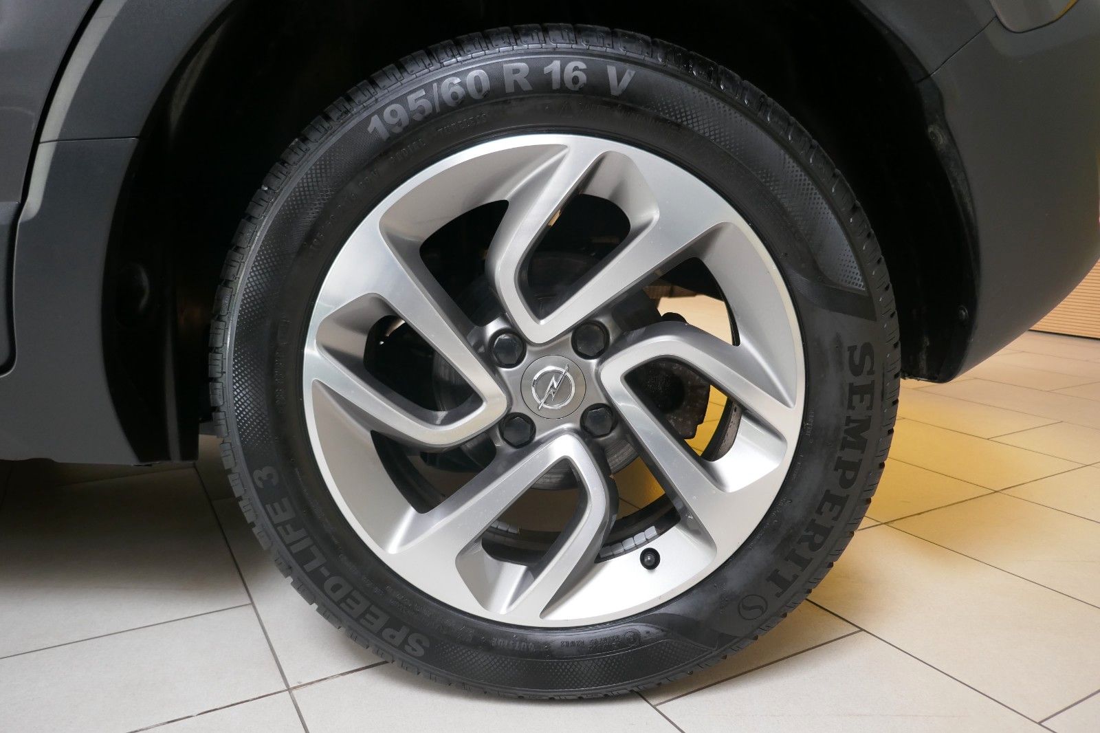 Fahrzeugabbildung Opel Crossland (X) "Innovation" / Automatik