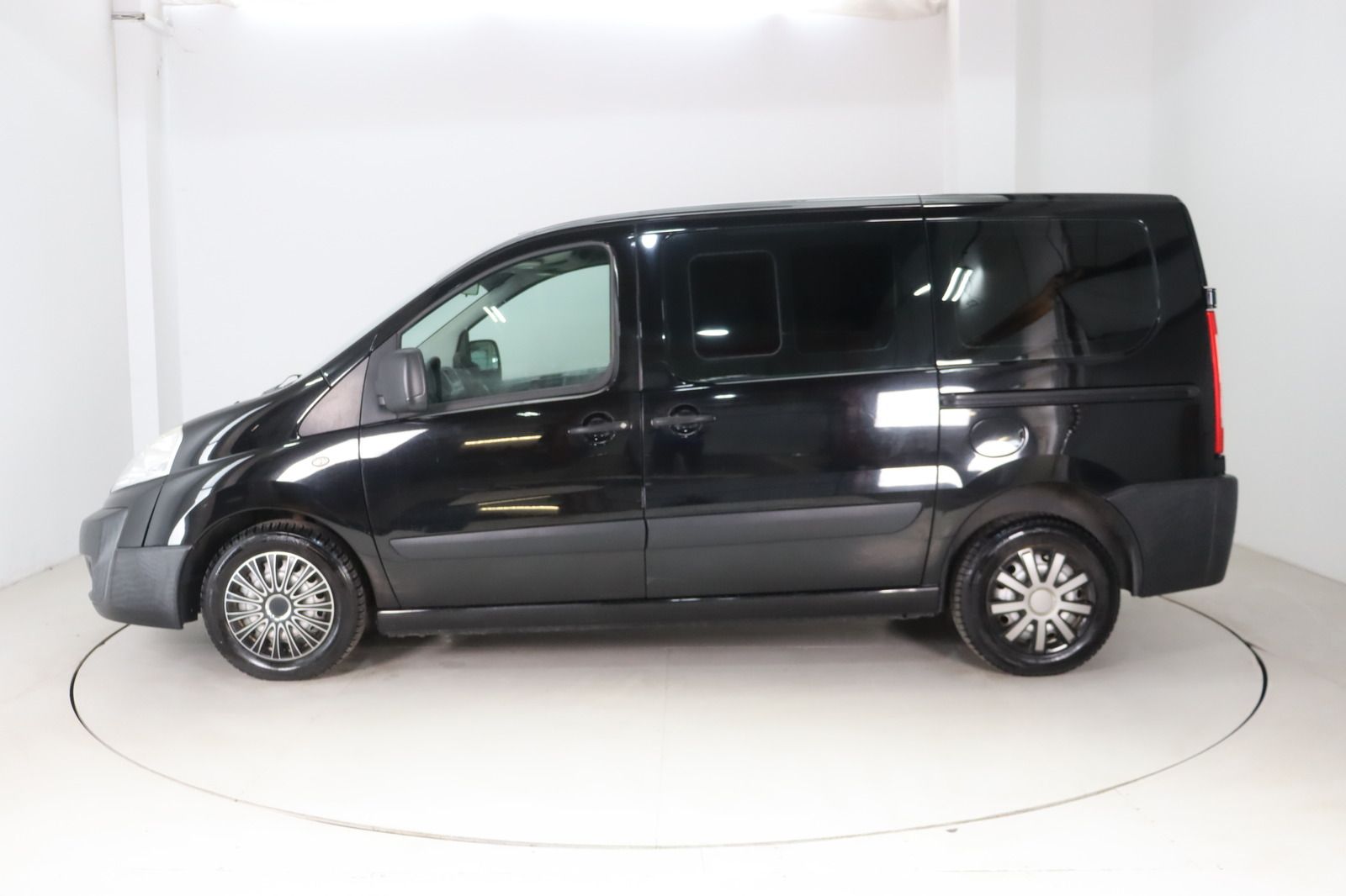 Fahrzeugabbildung Peugeot Expert Tepee 1.6HDI COOL 8 Sitzer